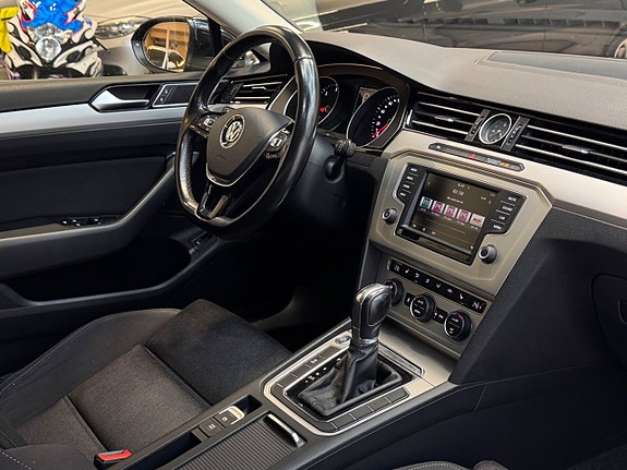 Volkswagen Passat 18 of 26