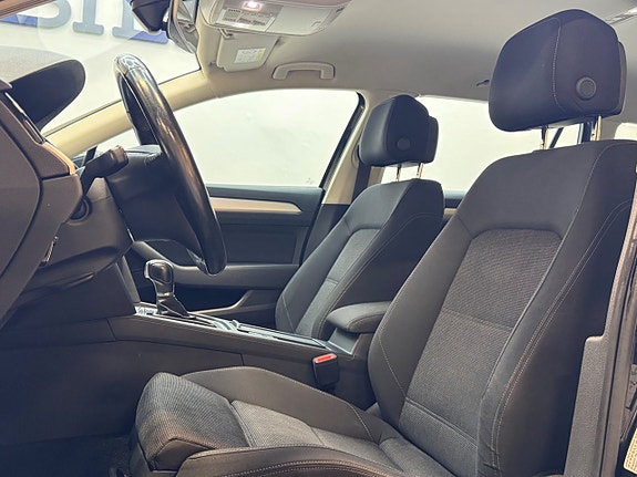 Volkswagen Passat 11 of 26