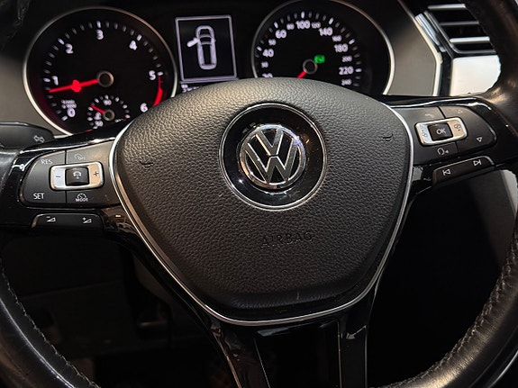 Volkswagen Passat 24 of 26