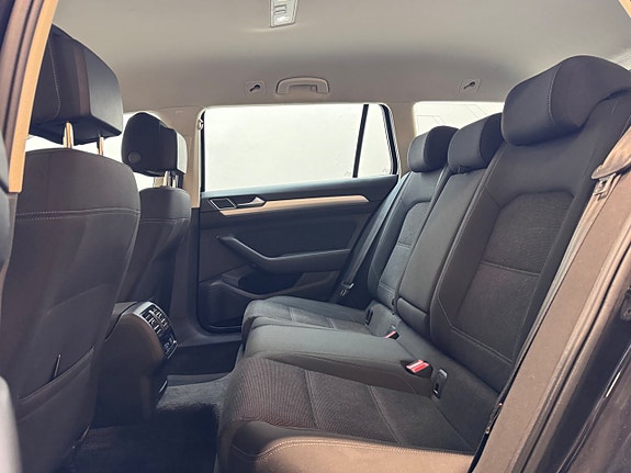 Volkswagen Passat 15 of 26