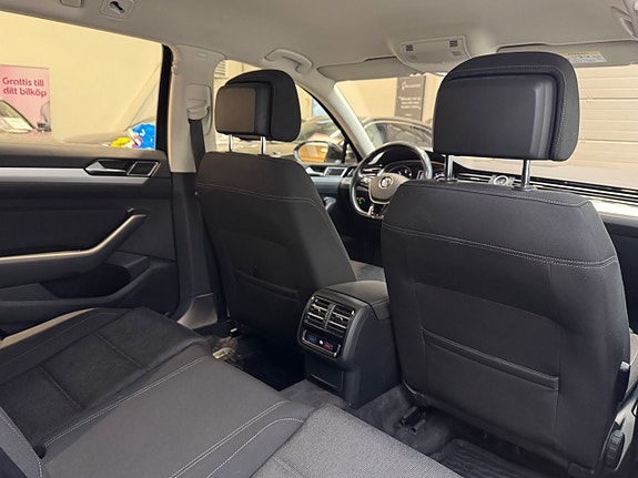 Volkswagen Passat 14 of 26