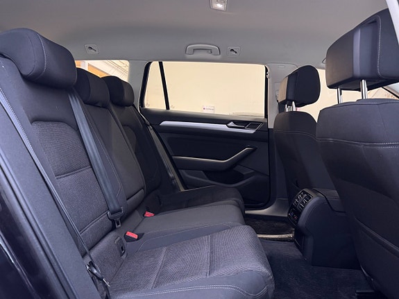 Volkswagen Passat 16 of 26