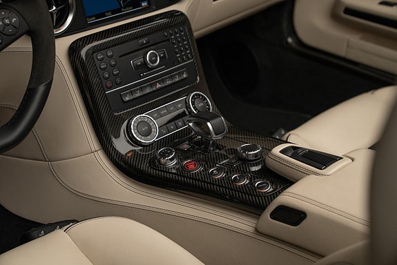 Mercedes-Benz SLS 14 of 19