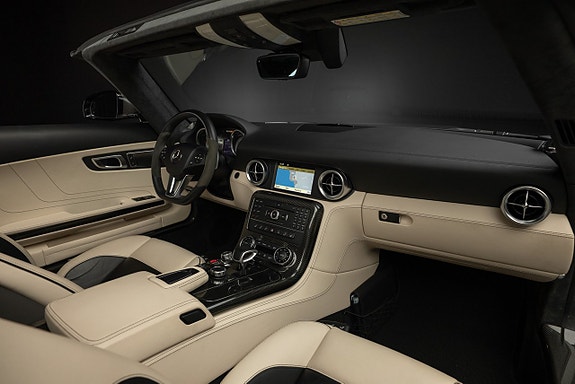 Mercedes-Benz SLS 11 of 19