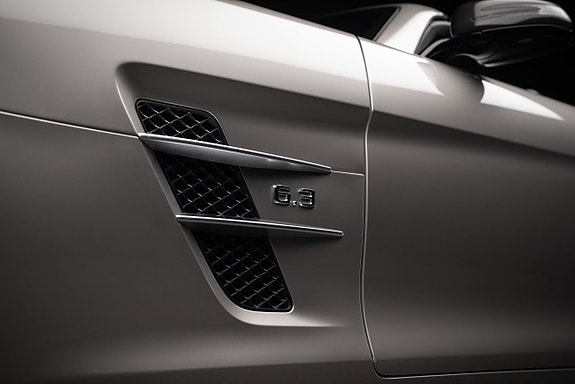 Mercedes-Benz SLS 8 of 19