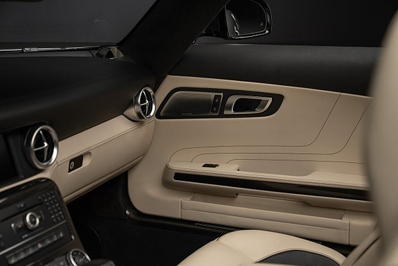 Mercedes-Benz SLS 12 of 19