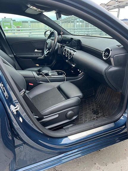 Mercedes-Benz A200 6 of 8