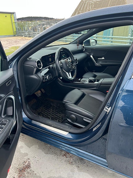 Mercedes-Benz A200 4 of 8