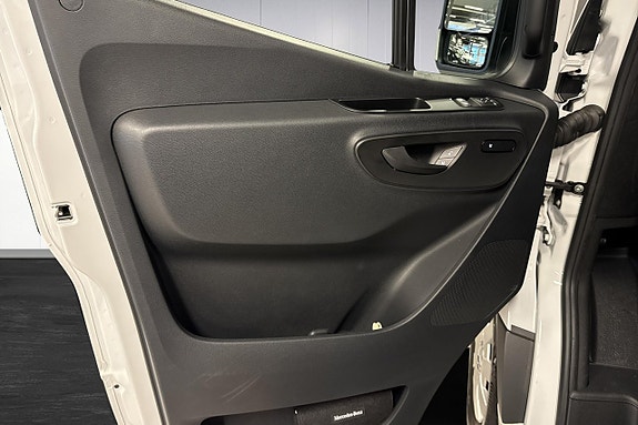 Mercedes-Benz Sprinter 412 16 of 18
