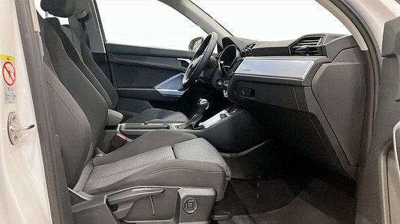 Audi Q3 3 of 5