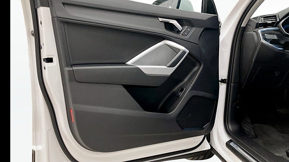 Audi Q3 11 of 14
