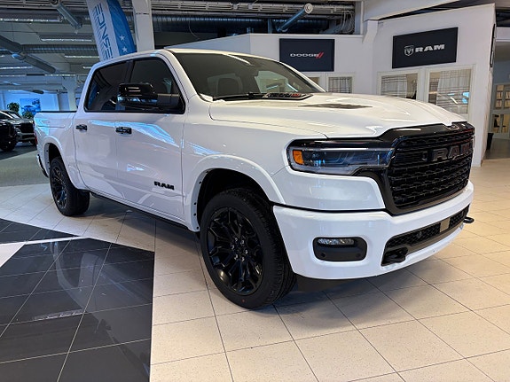 Dodge RAM 1500 2 of 5