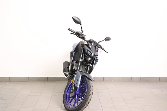 Yamaha MT-125 3 of 12