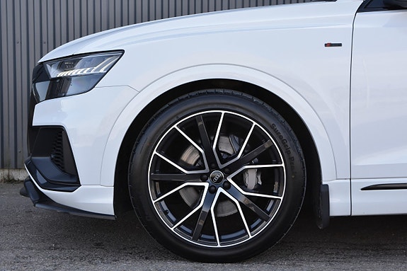 Audi Q8 5 of 27