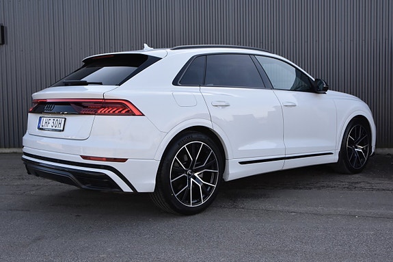 Audi Q8 2 of 27