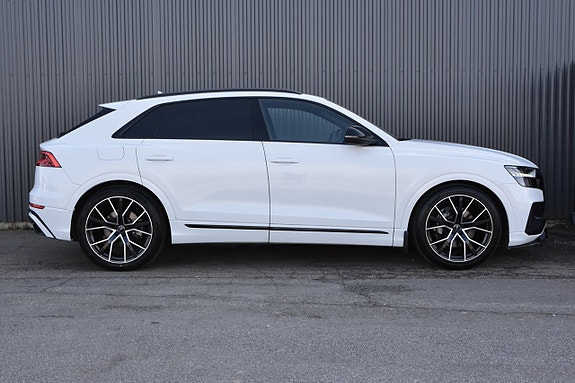 Audi Q8 3 of 27