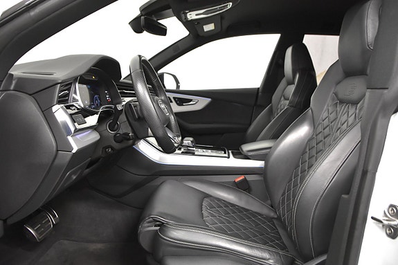 Audi Q8 10 of 27