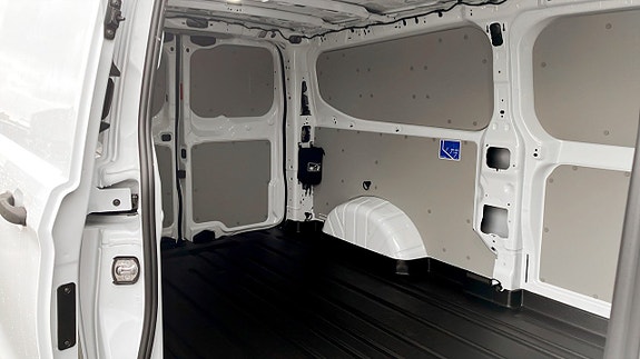Ford Transit Custom 11 of 12
