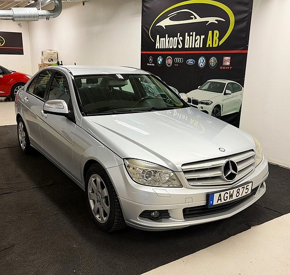Mercedes-Benz C200 3 of 5