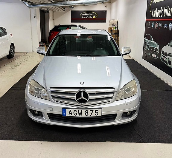 Mercedes-Benz C200 4 of 5