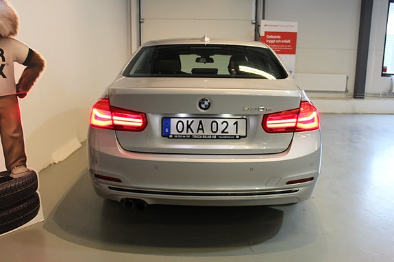 BMW 330e 5 of 25