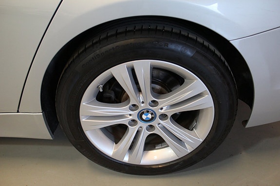 BMW 330e 24 of 25