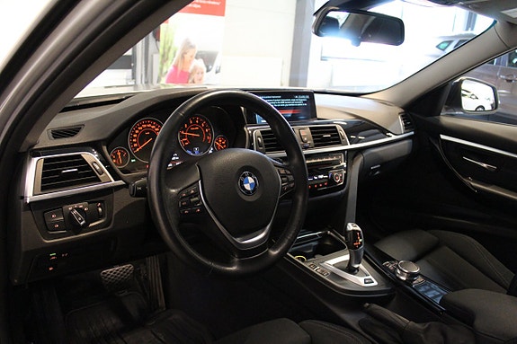 BMW 330e 11 of 25