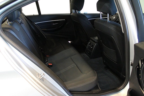 BMW 330e 9 of 25