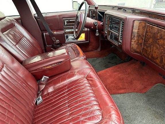 Cadillac Brougham 10 of 12
