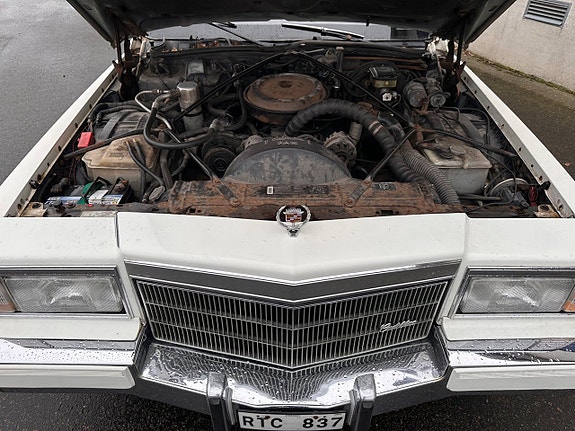 Cadillac Brougham 6 of 12