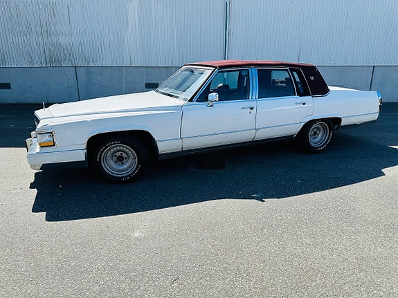 Cadillac Brougham 4 of 12