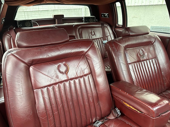 Cadillac Brougham 11 of 12