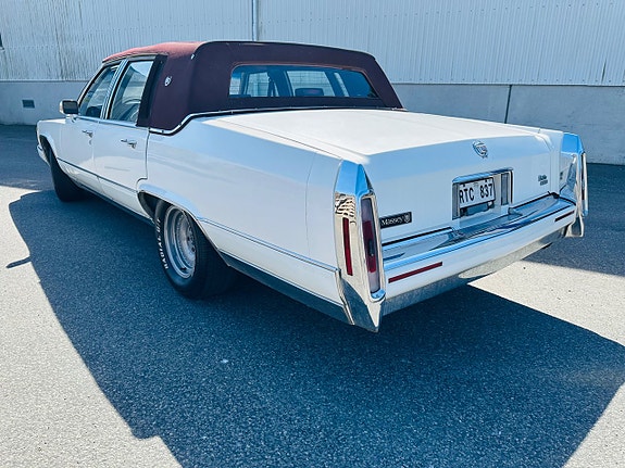 Cadillac Brougham 5 of 12