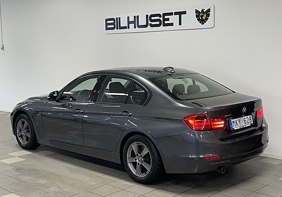 BMW 320 2 of 15