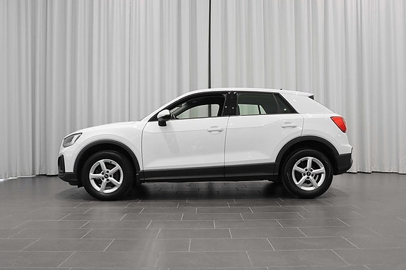 Audi Q2 2 of 5