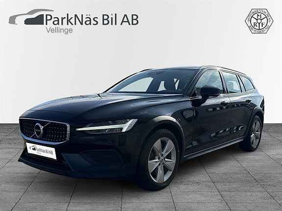 Volvo V60 Cross Country 2 of 5