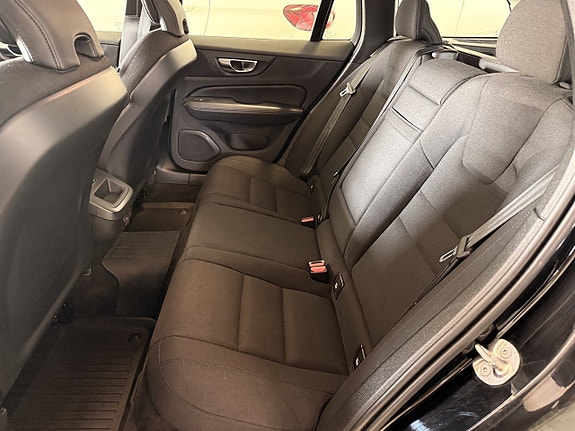 Volvo V60 Cross Country 6 of 17