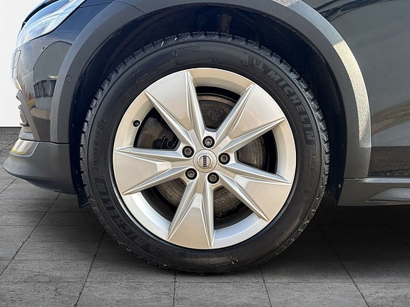 Volvo V60 Cross Country 17 of 17
