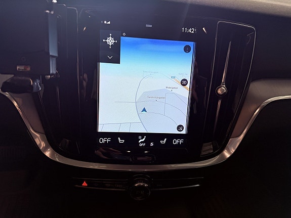 Volvo V60 Cross Country 8 of 17