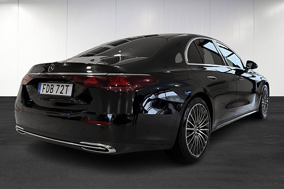 Mercedes-Benz E300 de 2 of 15
