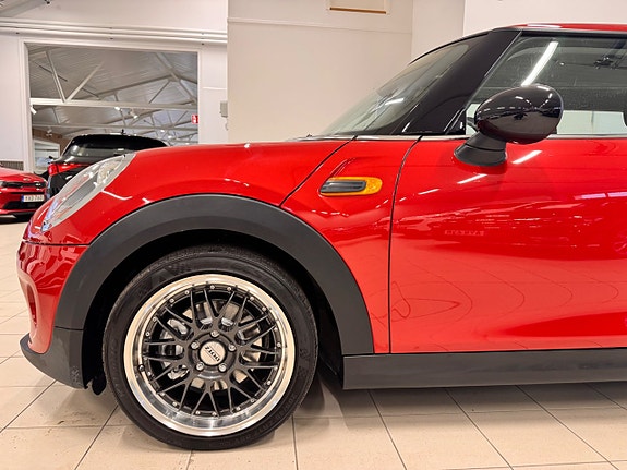 MINI One 3 of 5