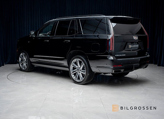 Cadillac Escalade 3 of 5