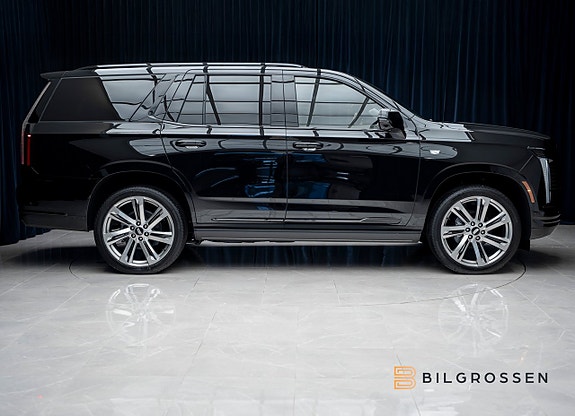 Cadillac Escalade 6 of 29