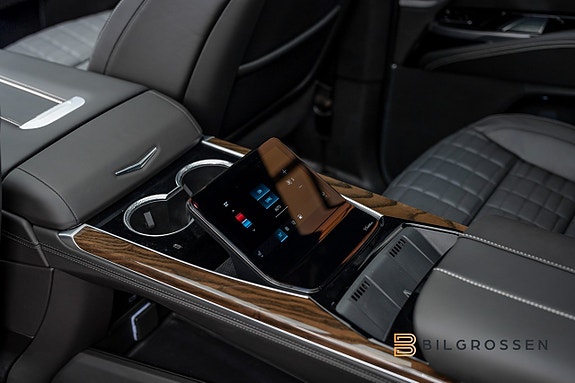 Cadillac Escalade 23 of 29