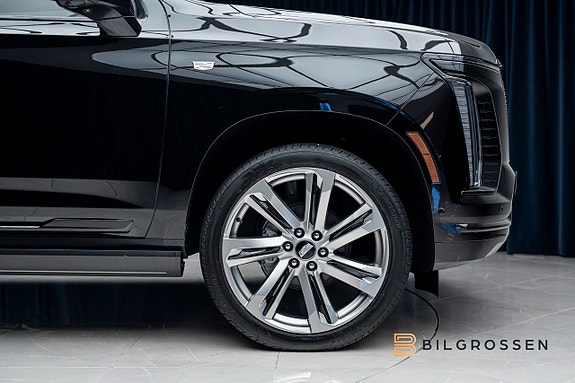 Cadillac Escalade 13 of 29