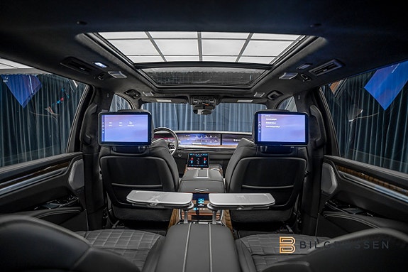 Cadillac Escalade 27 of 29