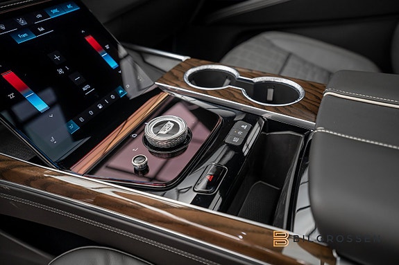 Cadillac Escalade 25 of 29