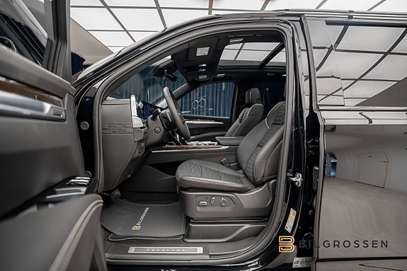 Cadillac Escalade 17 of 29