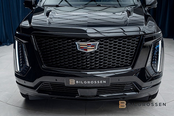 Cadillac Escalade 9 of 29