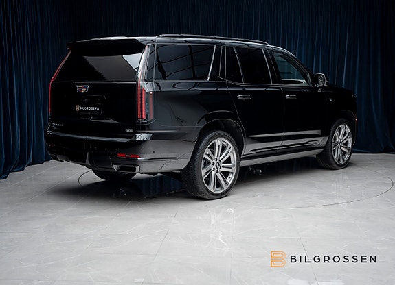 Cadillac Escalade 5 of 5